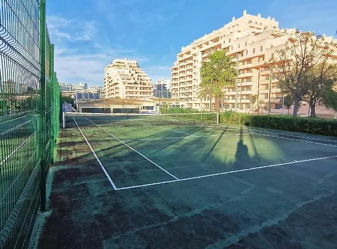 Terrain De Tennis/piscine 800m De La