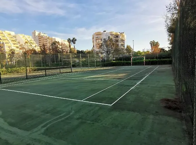 Terrain De Tennis/piscine 800m De La *