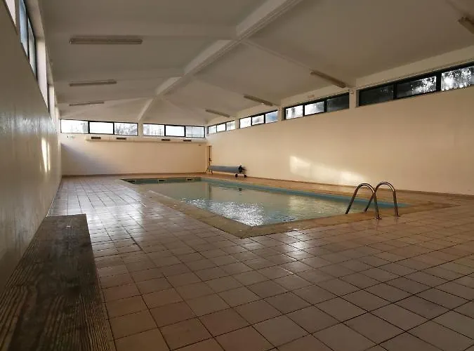 Terrain De Tennis/piscine 800m De La *