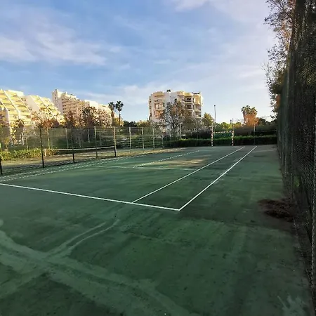 Terrain De Tennis/piscine 800m De La *