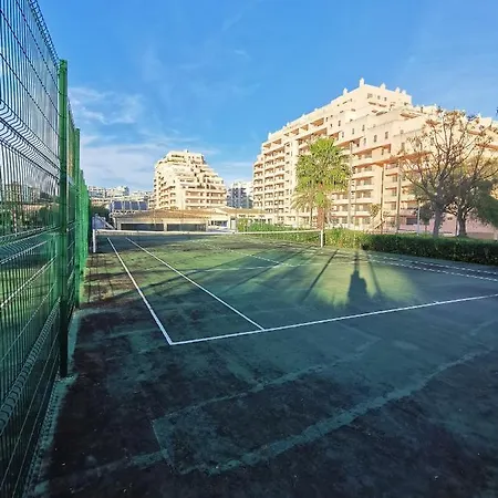 Terrain De Tennis/piscine 800m De La