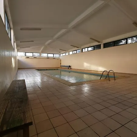 Terrain De Tennis/piscine 800m De La *